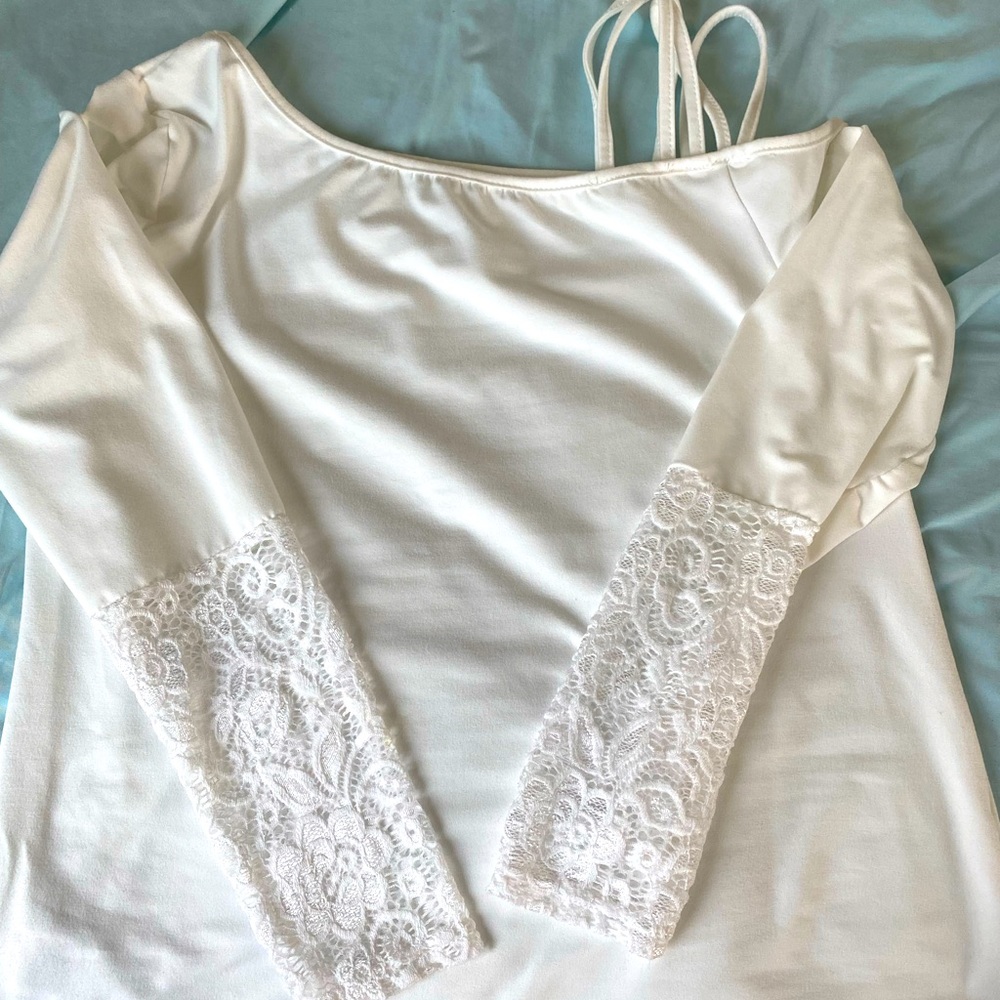 Asymmetric lace detail White long sleeve